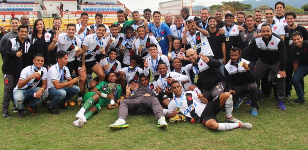 Jogadores do Vasco comemoram título do carioca sub-20 - Carlos Gregório Jr/Vasco.com.br