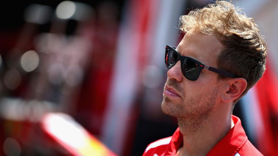 Sebastian Vettel é fotografado na véspera dos primeiros treinos livres para o Grande Prêmio da França - Charles Coates/Getty Images