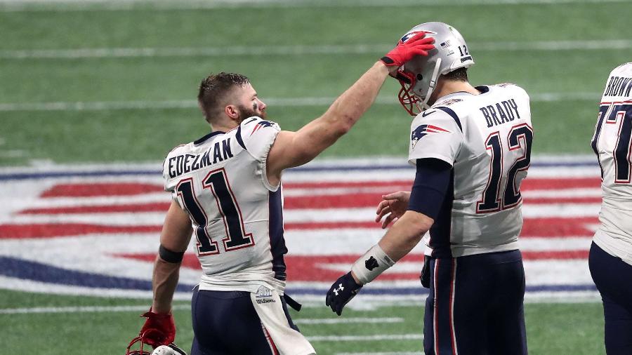 Julian Edelman e Tom Brady do New England Patriots celebram no segundo tempo contra o Los Angeles Rams no Super Bowl LIII no Mercedes-Benz Stadium - STREETER LECKA/AFP