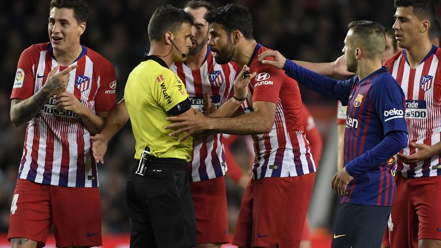 Diego Costa foi punido após expulsão contra o Barça - LLUIS GENE/AFP