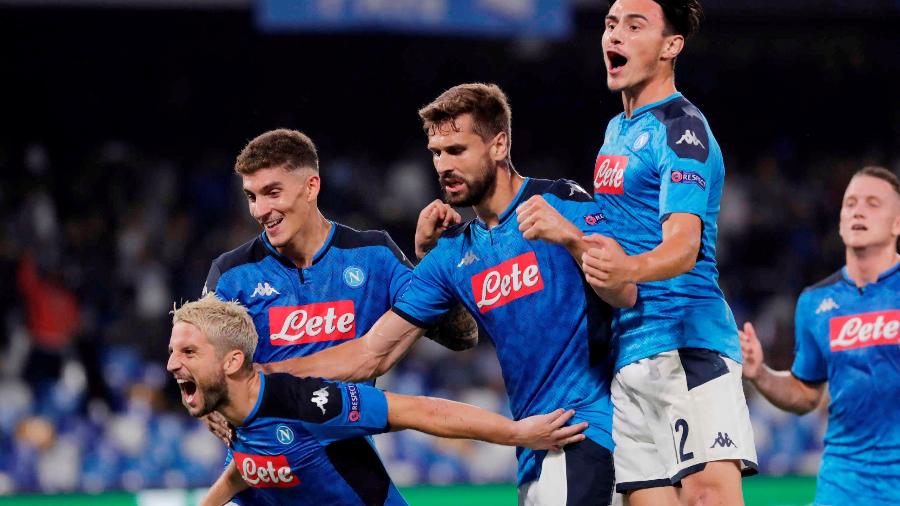 Jogadores do Napoli comemoram gol em partida contra o Liverpool pela Liga dos Campeões - REUTERS/Ciro De Luca 