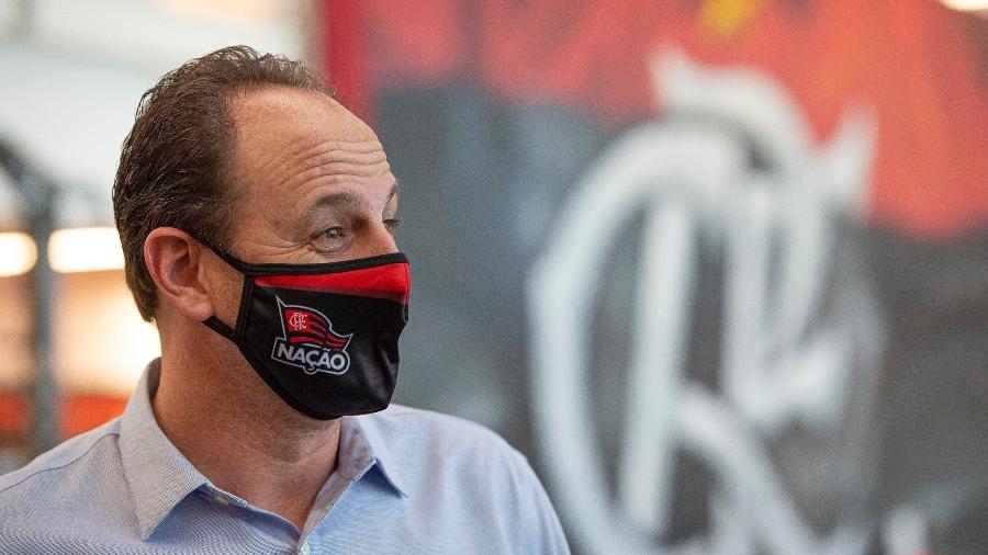 Que expressão Rogério Ceni esconderá por trás da máscara? - Alexandre Vidal / Flamengo