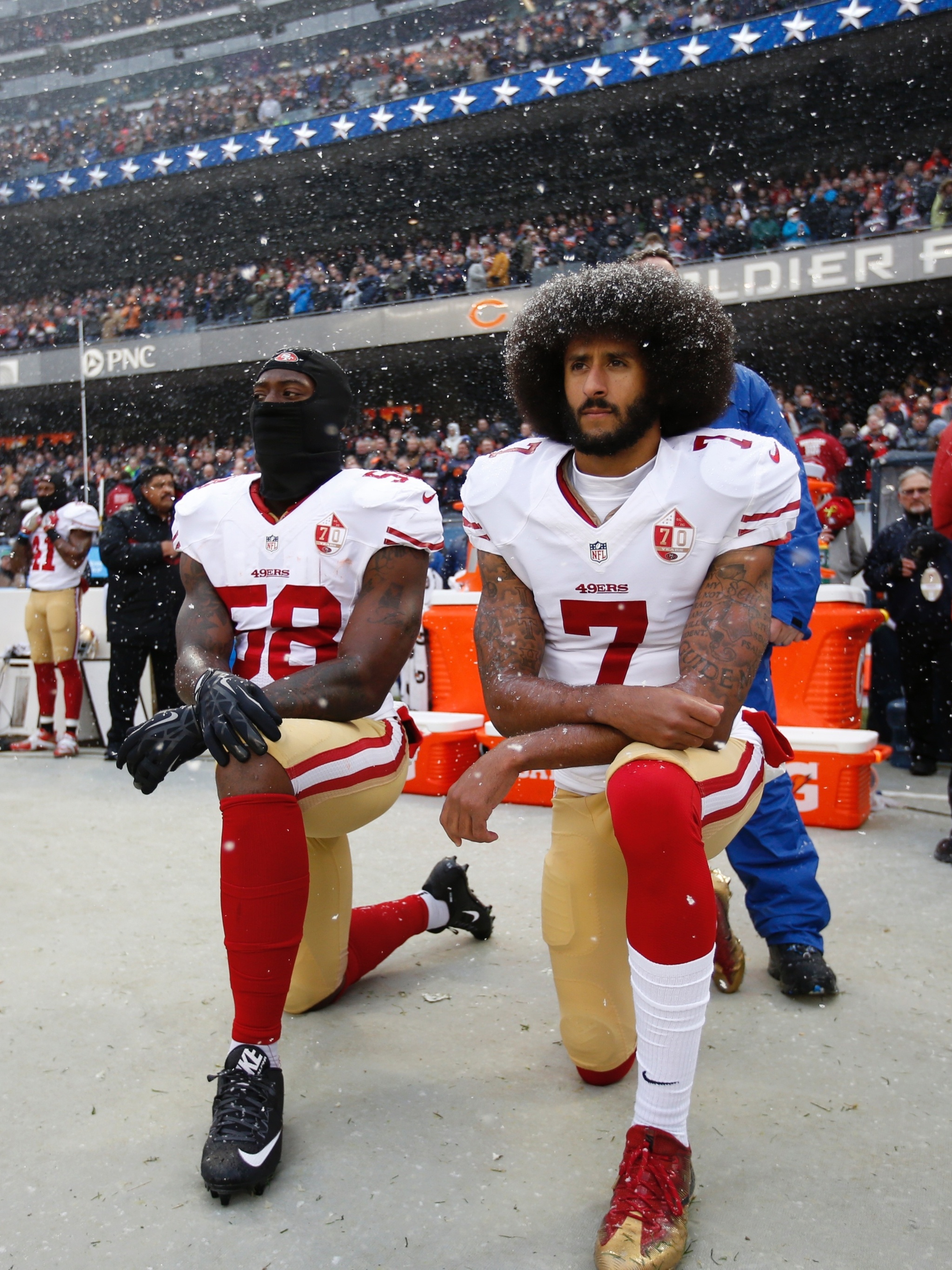 Colin Kaepernick: 4 anos após protestos, atleta segue sem vaga na NFL