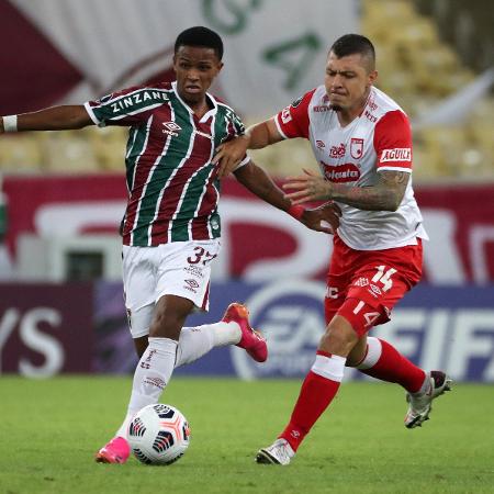 Kayky em ação pelo Fluminense contra o Independiente Santa Fe pela Libertadores