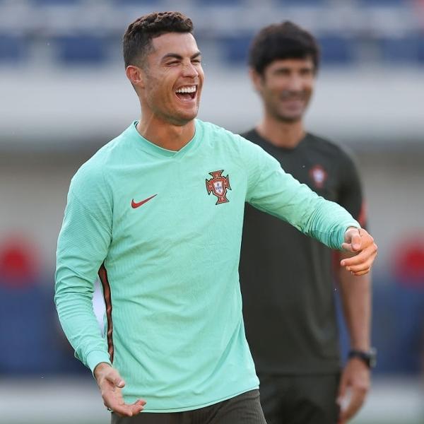 Cristiano Ronaldo jogou água em Pepe durante treino da seleção portuguesa