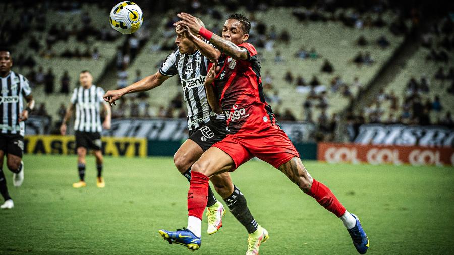 Nino Paraíba,do Ceará, durante a partida contra o Athletico pelo Brasileirão - MICHAEL DOUGLAS/W9 PRESS/ESTADÃO CONTEÚDO