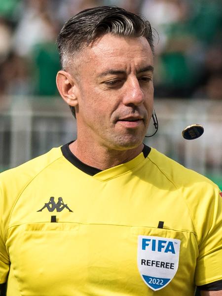 Raphael Claus foi o árbitro de Coritiba x Flamengo, duelo do Campeonato Brasileiro - Robson Mafra/AGIF