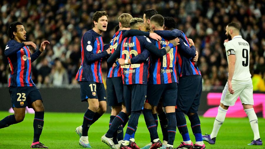 Jogadores do Barcelona celebram gol contra o Real Madrid, pela semifinal da Copa do Rei - JAVIER SORIANO / AFP