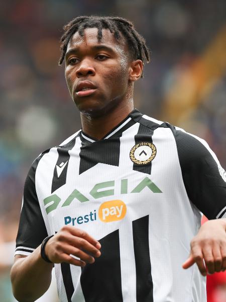 Destiny Udogie, jogador da Udinese, em ação pelo Campeonato Italiano - Emmanuele Ciancaglini/Getty