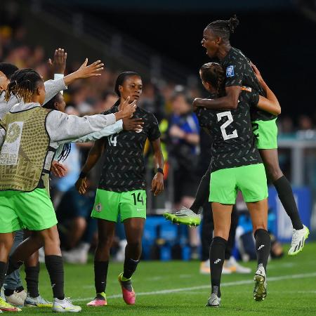 Kanu, da Nigéria, comemora gol contra a Austrália pela Copa do Mundo feminina