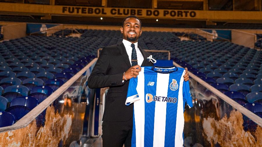 Otávio Ataíde assinou contrato com o Porto até junho de 2028