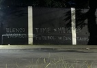 Muro do Parque São Jorge é pichado após derrota do Corinthians na Sul-Americana