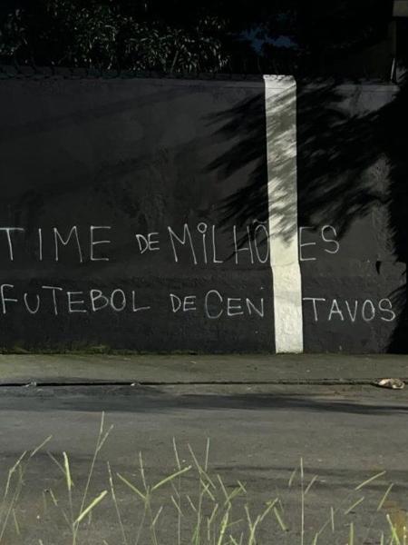 Muro do Parque São Jorge após derrota do Corinthians para o Argentinos Jrs pela Copa Sul-Americana - Arquivo Pessoal