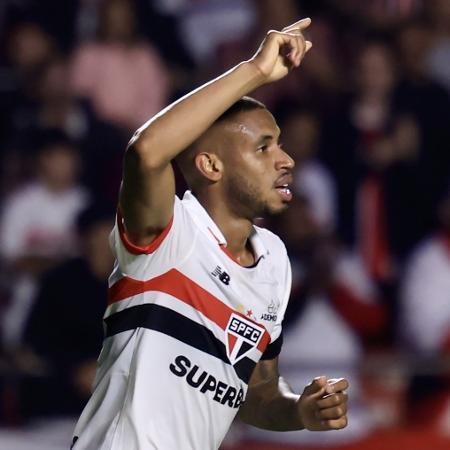 André Silva comemora gol em São Paulo x Bragantino, jogo do Campeonato Brasileiro