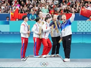 Espírito olímpico: atletas das Coreias do Norte e Sul se unem em selfie