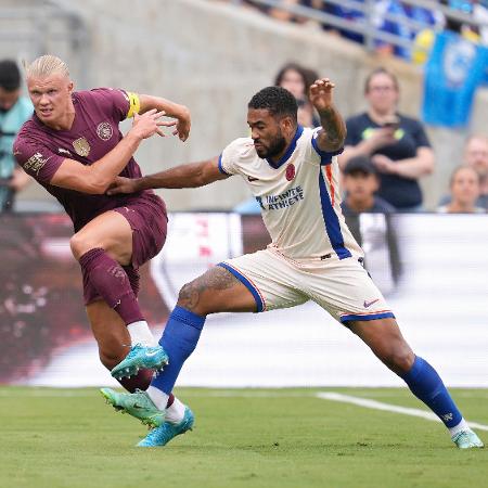 Erling Haaland (Manchester City) e Reece James (Chelsea) durante amistoso em agosto de 2024