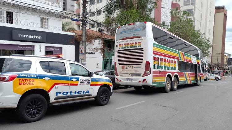 Ônibus com torcedores do River Plate são escoltados de Divinópolis até Belo Horizonte após briga