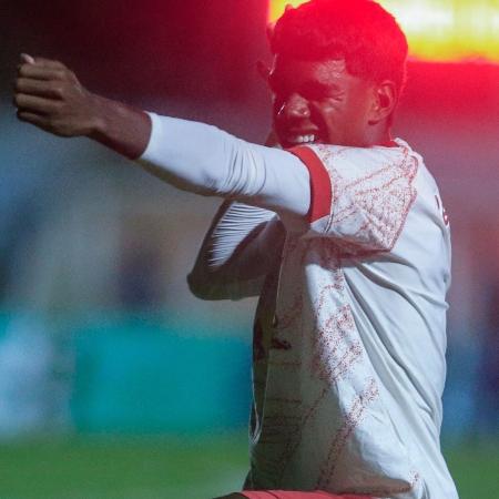 Filipinho, do Bragantino, celebra gol marcado sobre o Flamengo na Copinha