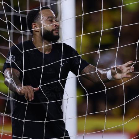 Memphis se lamenta durante jogo entre Barcelona-EQU e Corinthians na Libertadores