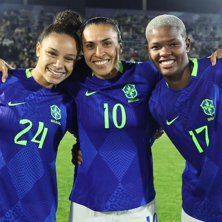 Seleção feminina entra no top-5 do ranking mundial da Fifa Seleção feminina entra no top-5 do ranking mundial da Fifa