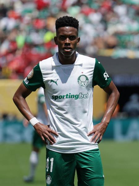 Aposta do Palmeiras, Estevão tem números melhores que Messi no início da carreira Aposta do Palmeiras, Estevão tem números melhores que Messi no início da carreira