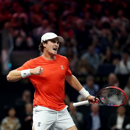 João Fonseca contra Flavio Cobolli pela Laver Cup de 2025, no Chase Center, em San Francisco João Fonseca contra Flavio Cobolli pela Laver Cup de 2025, no Chase Center, em San Francisco