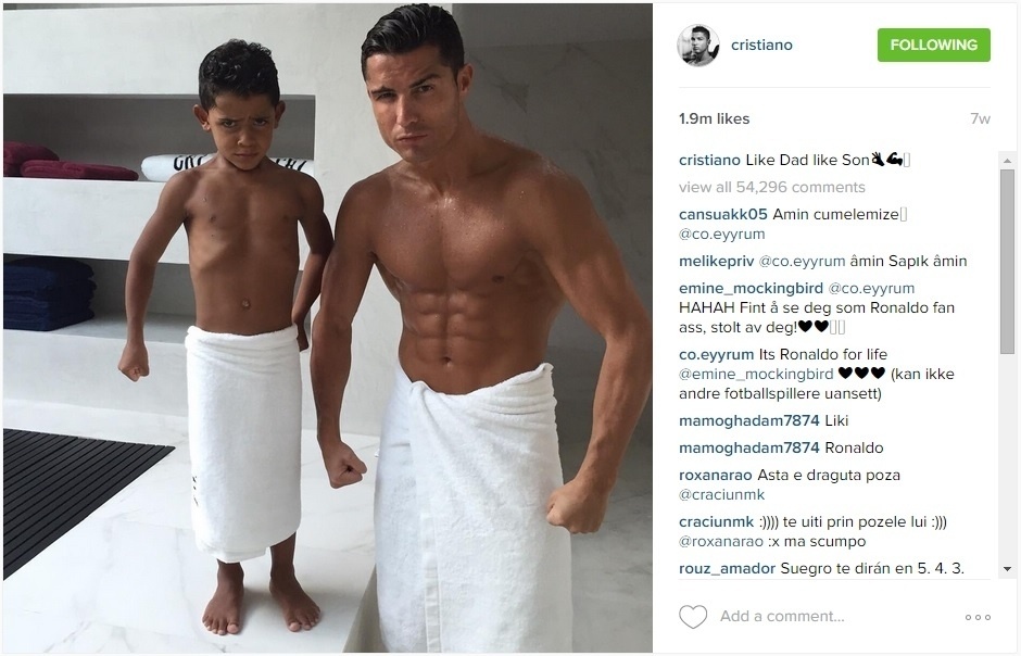 Cristiano Ronaldo e Cristianinho fazem pose