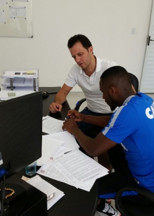 Willians assina com o Corinthians para temporada 2016 - Divulgação/Corinthians