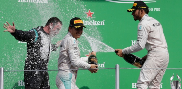 Lewis Hamilton venceu e reduziu a vantagem de Rosberg no campeonato - Henry Romero/Reuters