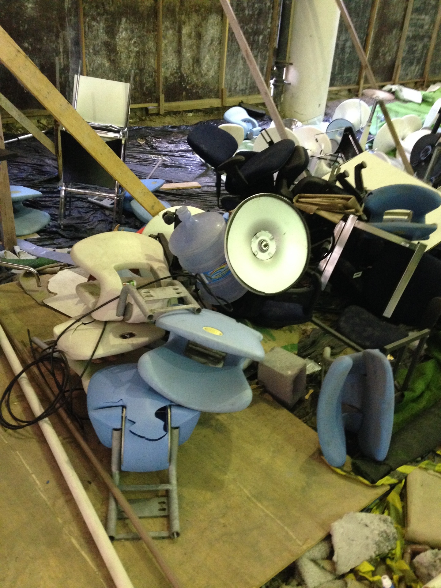 Maracanã ficou cheio de entulhos após os Jogos Olímpicos do Rio - Reprodução