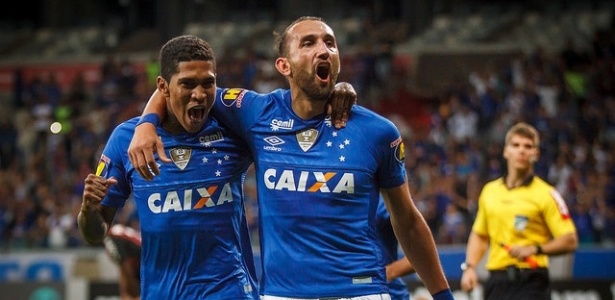 Nas três últimas temporadas, Caixa ocupou o lugar mais valorizado na camisa celeste - Vinnicius Silva/Cruzeiro