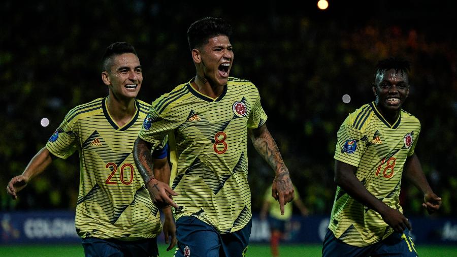 Jorge Carrascal comemorando o gol contra o Equador - Juan Barreto / AFP