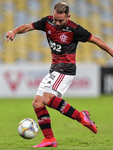 Entrosamento: Éverton Ribeiro diz que Jorge Jesus quer seu time jogando de "olhos fechados" - Thiago Ribeiro/AGIF