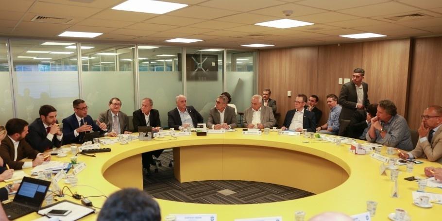 Governo muda o tom e dirigentes veem pressão por volta do futebol ...