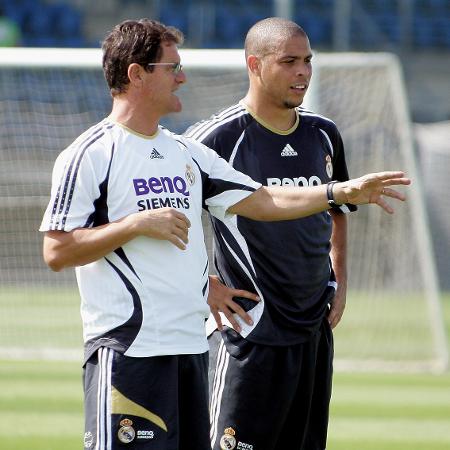 Fabio Capello orienta Ronaldo em treino no Real Madrid em 2006 - Angel Martinez/Real Madrid via Getty Images