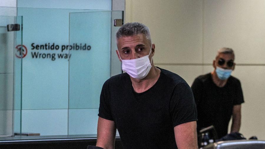 O argentino Hernán Crespo, novo técnico da equipe do São Paulo, desembarca no Aeroporto Internacional de Cumbica  - BRUNO ESCOLASTICO/PHOTOPRESS/ESTADÃO CONTEÚDO