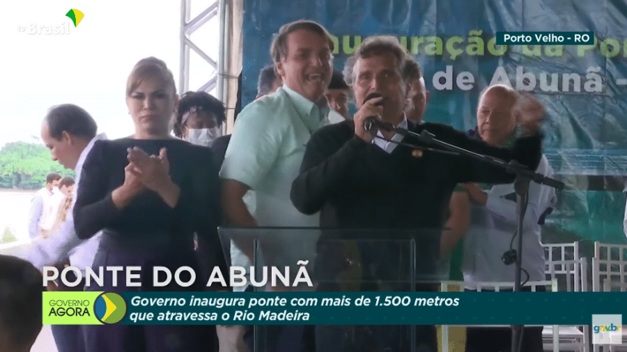 Nelson Piquet e o presidente Jair Bolsonaro durante cerimônia em Rondônia, em maio - Transmissão 