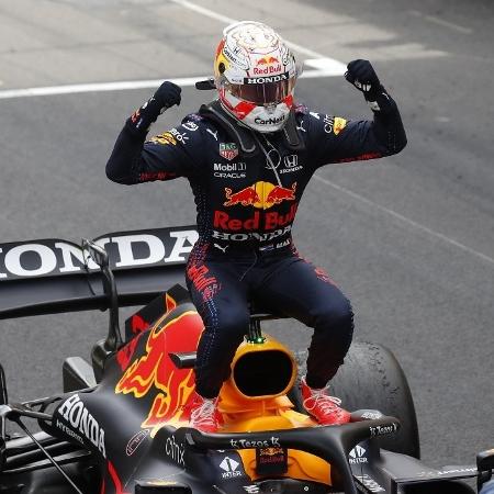 Max Verstappen, da Red Bull, comemora vitória no Grande Prêmio de Mônaco - GONZALO FUENTES/AFP