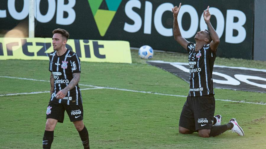 Jô, do Cortinthians, comemora gol contra o Fluminense, em duelo pelo Brasileiro 2021 - Jorge Rodrigues/AGIF