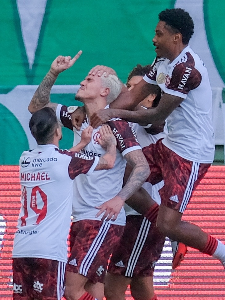 Flamengo on X: Fim de jogo no Maracanã! O Flamengo vence o Goiás por 1 a 0  com gol de Pedro, pelo Campeonato Brasileiro! #CRF #VamosFlamengo   / X