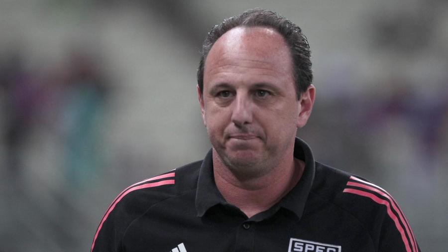 Técnico Rogério Ceni, do São Paulo, busca que jogadores se falem mais em campo - Miguel SCHINCARIOL/São Paulo FC