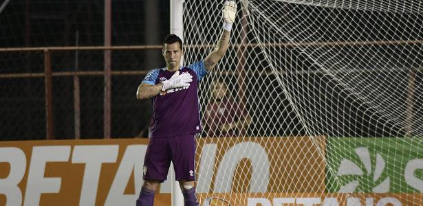 Fábio será titular do Fluminense na final contra Flamengo