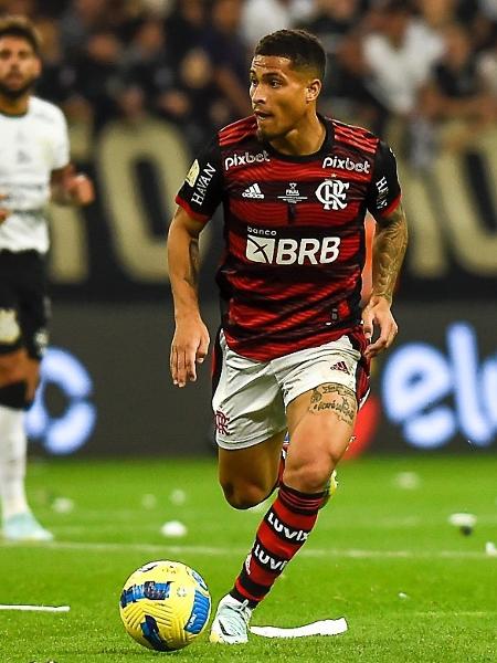 João Gomes, do Flamengo, conduz a bola contra o Corinthians, na final da Copa do Brasil - Marcelo Cortes/Flamengo