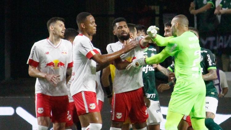 Jogadores de Palmeiras e Bragantino protagonizaram confusão em jogo do Paulistão - VINíCIUS BONALUME/PHOTOPRESS/ESTADÃO CONTEÚDO - VINíCIUS BONALUME/PHOTOPRESS/ESTADÃO CONTEÚDO