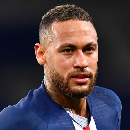 Neymar em ação durante jogo da Champions League