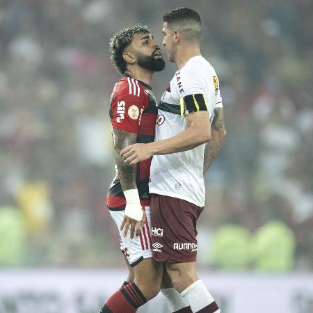 Gabriel Barbosa se desentendeu com Nino no FlaFlu e foi expulso