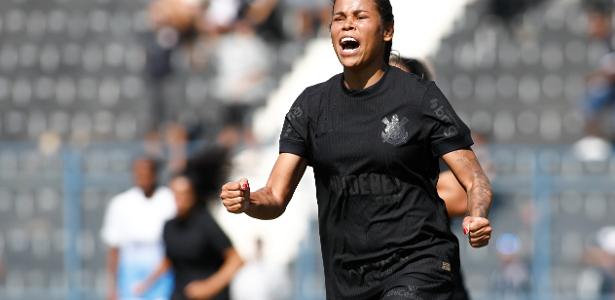 Corinthians mantém invencibilidade no Brasileiro feminino com vitória sobre Real Brasília.