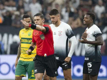 CBF divulga áudio do VAR de pênalti contra Corinthians: 'Agarrão acintoso'