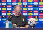 A loucura da humildade: Bielsa pede desculpas e arranca risadas em coletiva - Eder Traskini/UOL