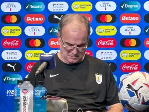 Bielsa exalta o Brasil, mas prevê Uruguai ofensivo: 'Que não tenham a bola'